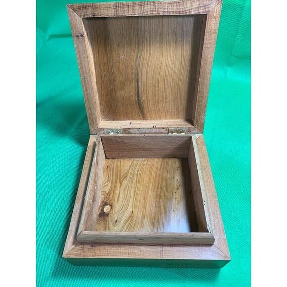 Wood Keepsake Jewelry Box Inlaid Shell Mosiac Hinged Box 4"x4" EUC - Picture 5 of 9